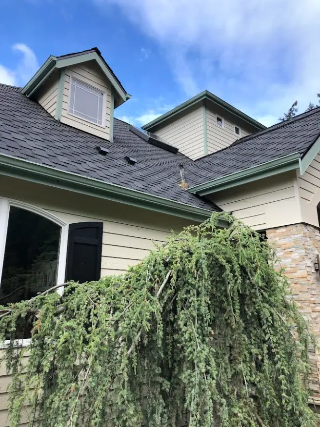 Modern house window cleaned by professional window cleaning services in Gig Harbor, WA
